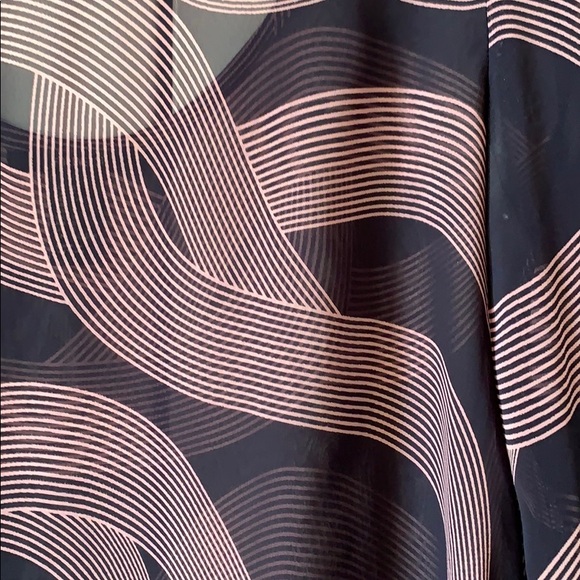 Abstract Swirl Print - Picture 2 of 2